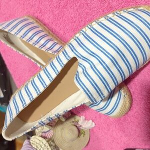 NWOT JustFab flat. Size 7